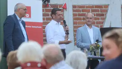 Sommerempfang der Osterholzer SPD mit Bremens Bürgermeister Andreas Bovenschulte (von links), dem niedersächsischen Ministerpräsidenten Olaf Lies und dem Kreisvorsitzender Michael Harjes auf Gut Sandbeck.