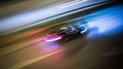 Die Polizei Bremen ermittelt wegen des Verdachts eines illegalen Autorennens.