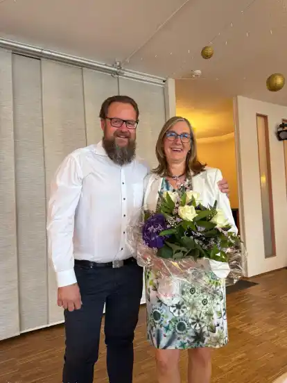 Rotary Club Osterholz-Scharmbeck: Kerstin Purnhagen gibt das Präsidentenamt an Martin Wagner weiter.