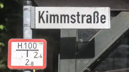 Eine Straße, die im Verkehrsausschuss immer wieder Thema ist: Wer dort parkt, muss damit rechnen, einen Bußgeldbescheid zu bekommen. 