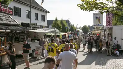 Das Hammefest bietet Gelegenheit Freunde wiederzutreffen, gemeinsam Musik zu hören und zu schlemmen.
