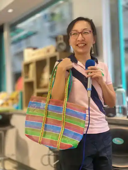 Anny Lin lässt in ihrer Manufaktur Nagelknöpfe für Luxus-Brands fertigen.