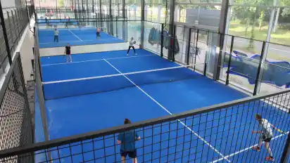 Drei Spielplätze haben die Betreiber im Padelhaus an der Georg-Bitter-Straße untergebracht.