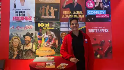 Paulo Bezerra, seit einem Jahr Geschäftsführer des Bremer Theaterschiffes, stellt das Programm für die zweite Spielzeit vor.