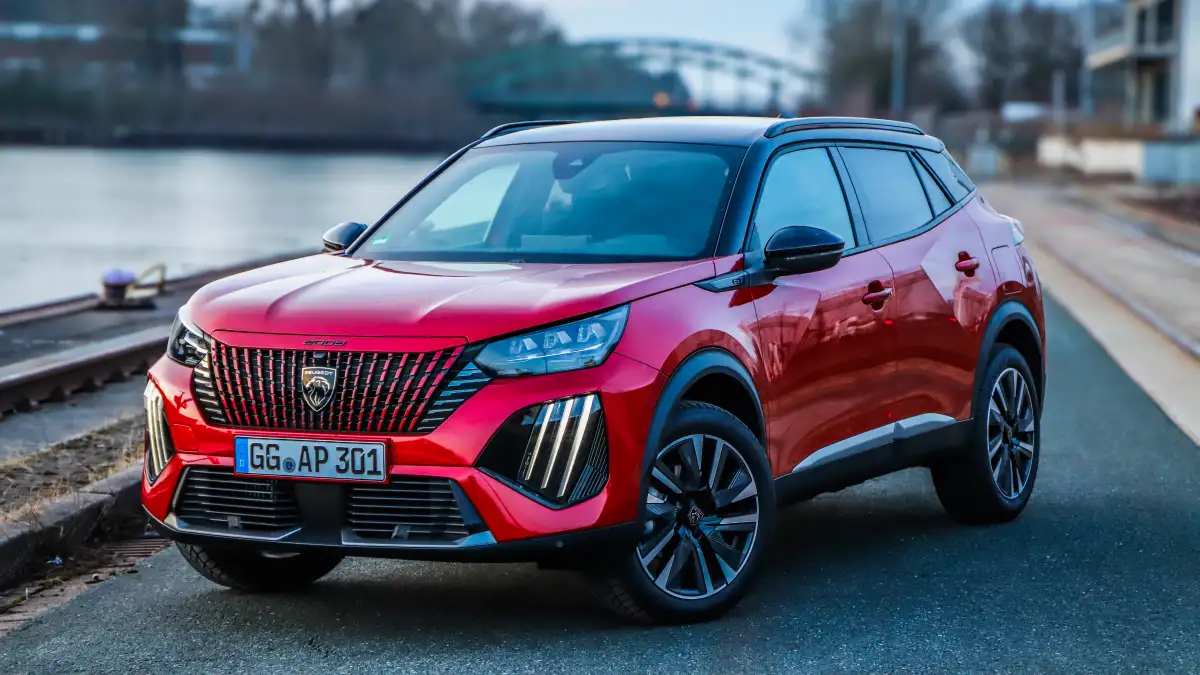 Peugeot-2008-Hybrid-Viel-Licht-wenig-Schatten