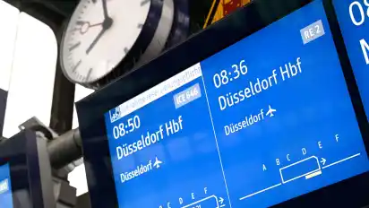 Ein Brandanschlag im Juli war einer der Gründe für die schlechte Pünktlichkeit im Fernverkehr der Deutschen Bahn. Inzwischen ist die Strecke wieder frei. (Archivbild)