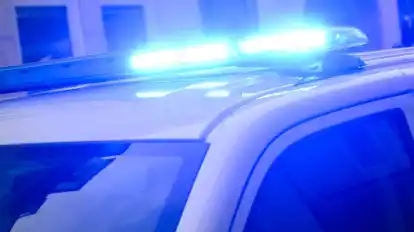 Ein 41-jähriger Autofahrer hat einen Unfall mit hohem Schaden verursacht (Symbolbild).