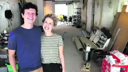Niklaas und Christin Badur wollen das "Café Barbier" in Wildeshausen eröffnen.