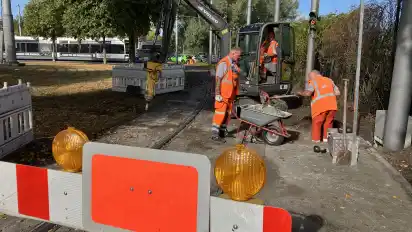 Die Bremer Straßenbahn AG lässt an den Wendekreisen in Lilienthal und Borgfeld neue Schienenschmieranlagen ins Gleisbett einbauen.