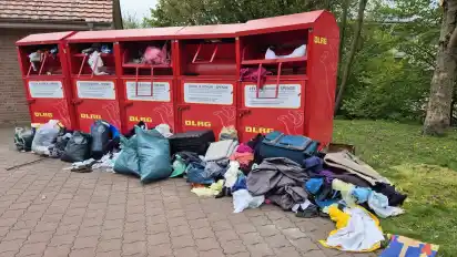 Der illegal auf dem privaten Gelände an der Industriestraße entsorgte Abfall sorgt bei der DLRG-Ortsgruppe für Diskussionen.
