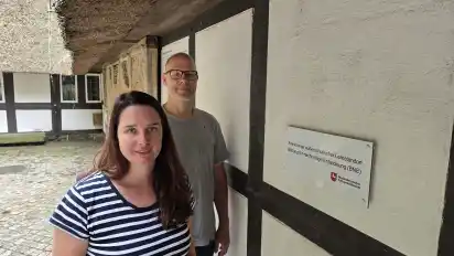 Das Kreismuseum in Syke ist schon lange außerschulischer Lernort. Dafür halten Museumspädagogin Katharina Höntges und Museumsleiter Nils Meyer einige Angebote bereit.