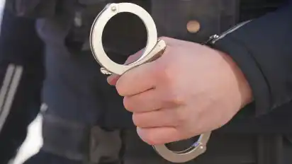 Nachdem der Fahnder die Männer wiedererkannt hatte, nahm die Bundespolizei ihn fest.