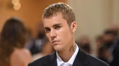 Popsänger Justin Bieber hat zur Überraschung seiner Fans ein neues Album herausgebracht. (Archivbild)