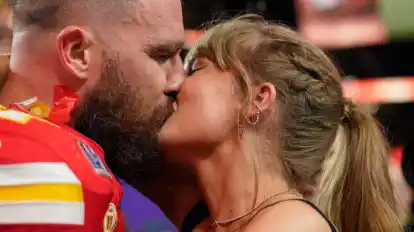 Im August gaben Travis Kelce und Taylor Swift ihre Verlobung bekannt. (Archivbild)