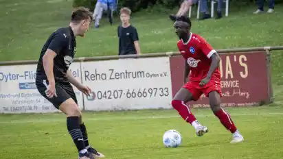 Vafing Jabateh erzielte zwei Tore für den TV Oyten. Das reichte aber nicht für einen Sieg.