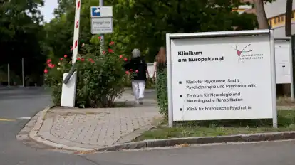 Am Morgen wurde der Mann zurück in die Psychiatrie gebracht.