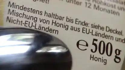 Verbraucherschützer monieren vage Angaben zur Honig-Herkunft „aus EU-Ländern und Nicht-EU-Ländern“. (Archivbild)