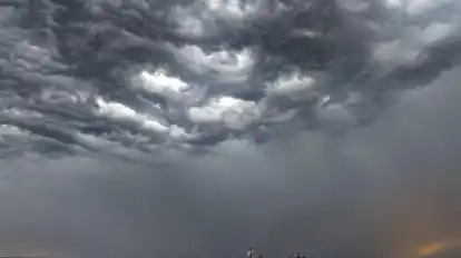 Im Westen sind heute Gewitter und Starkregen möglich. (Symbolbild)