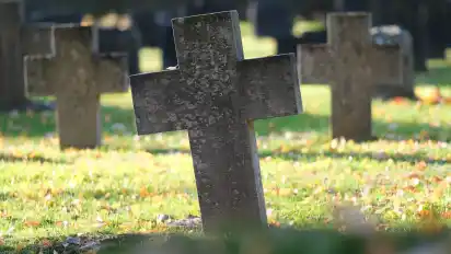 Beim Friedhosgeflüster kann man viel über Trauerkultur und andere Fakten über den Tod lernen. (Symbolbild)