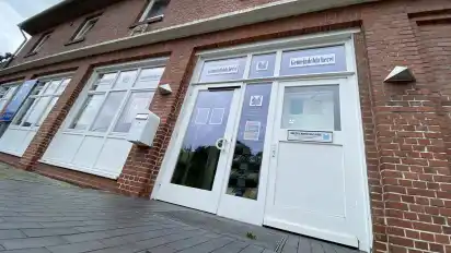 Zurzeit ist die Bücherei der Gemeinde Ritterhude an der Riesstraße zu finden, in den ehemaligen Räumen der Freiwilligen Feuerwehr.