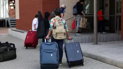 2011 wurde Friedland eine der Erstaufnahmeeinrichtungen des Landes Niedersachsen für Asylsuchende. Außerdem nimmt das Lager Flüchtlinge aus humanitären Aufnahmeprogrammen auf.