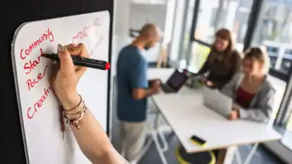 In der Wirtschaftskrise sparen etablierte Unternehmen - das trifft Start-ups. (Archivbild)