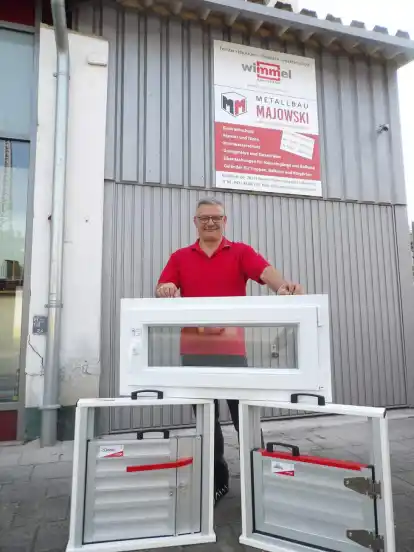 Ralf Majowski mit den Flutschotts. Dem Unternehmer liegt der Hochwasserschutz sehr am Herzen.