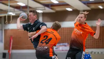 Steffen Fastenau (am Ball) gehört wieder zum Kader der SG Achim/Baden II. Er soll behutsam aufgebaut werden.