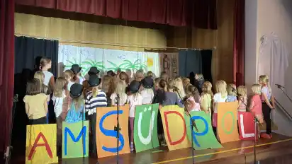 „Paul Pinguin will’s wissen – Vom Pol zum Pool“ lautet der Titel eines Kindermusicals, das rund 50 junge Sängerinnen und Sänger aus den Kirchengemeinden Borgfeld, Andreas und Horn unter der Leitung von Frauke Sczeponek aufführen.