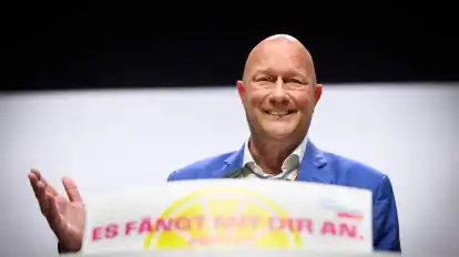 Thüringens Ex-Kurzzeitministerpräsident Thomas Kemmerich verlässt die FDP. (Archivbild)