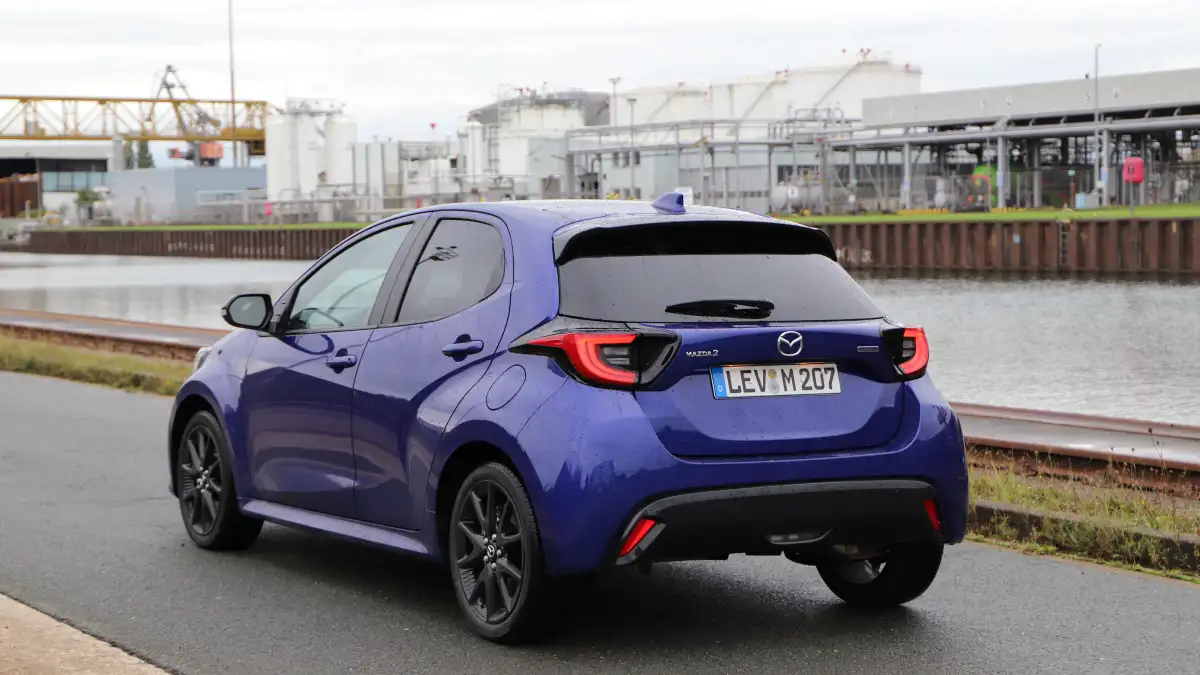Vom-Zwilling-zum-Bruder-Mazda2-Hybrid-Facelift