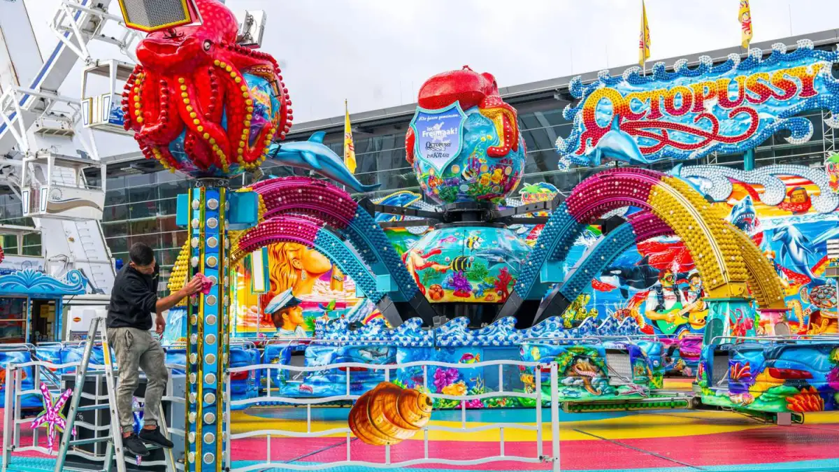 Bremen Freimarkt: Behind the scenes of rides and booths