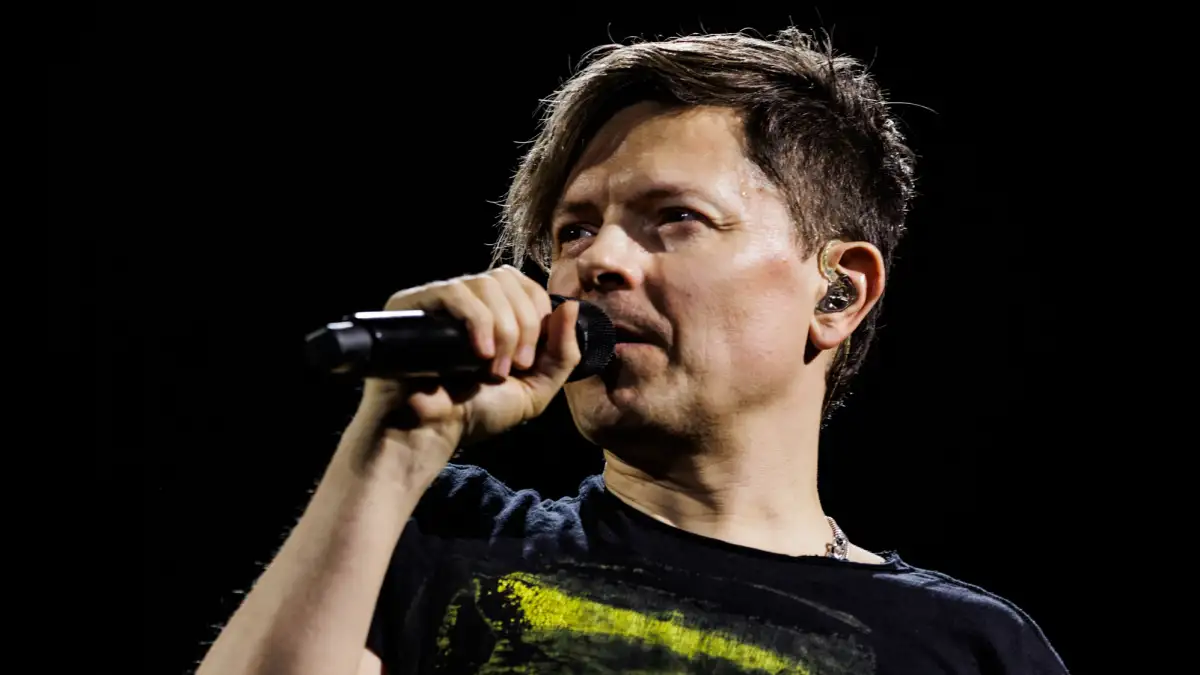 Michael Patrick Kelly gives concert at Bremen racecourse