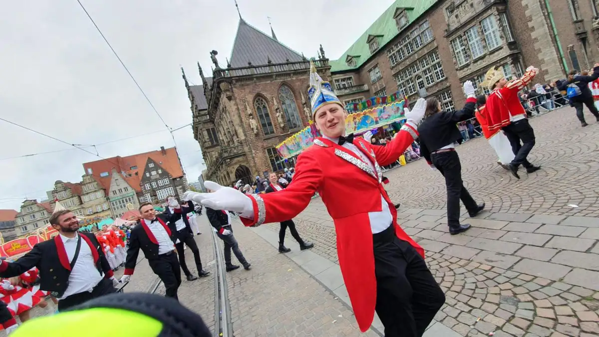 Bremer-Freimarktsumzug-Bilder-vom-bunten-Spektakel-in-der-Innenstadt