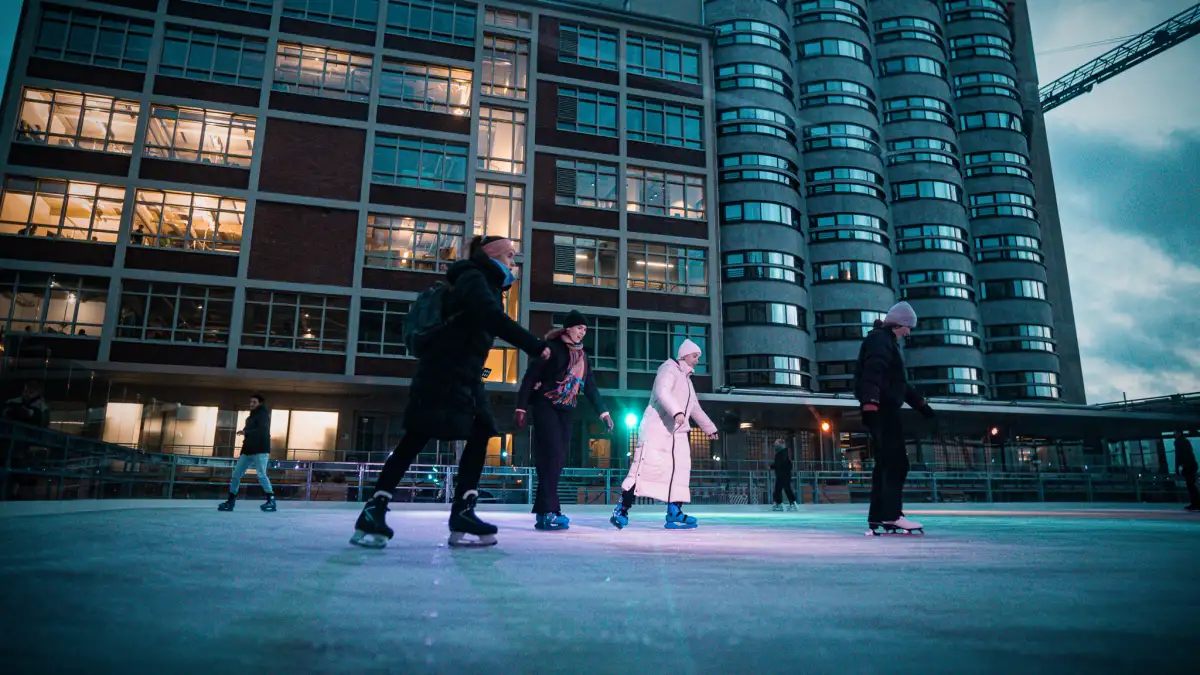 Eisbahn-auf-der-berseeinsel-in-Bremen-ffnet-am-6-Dezember