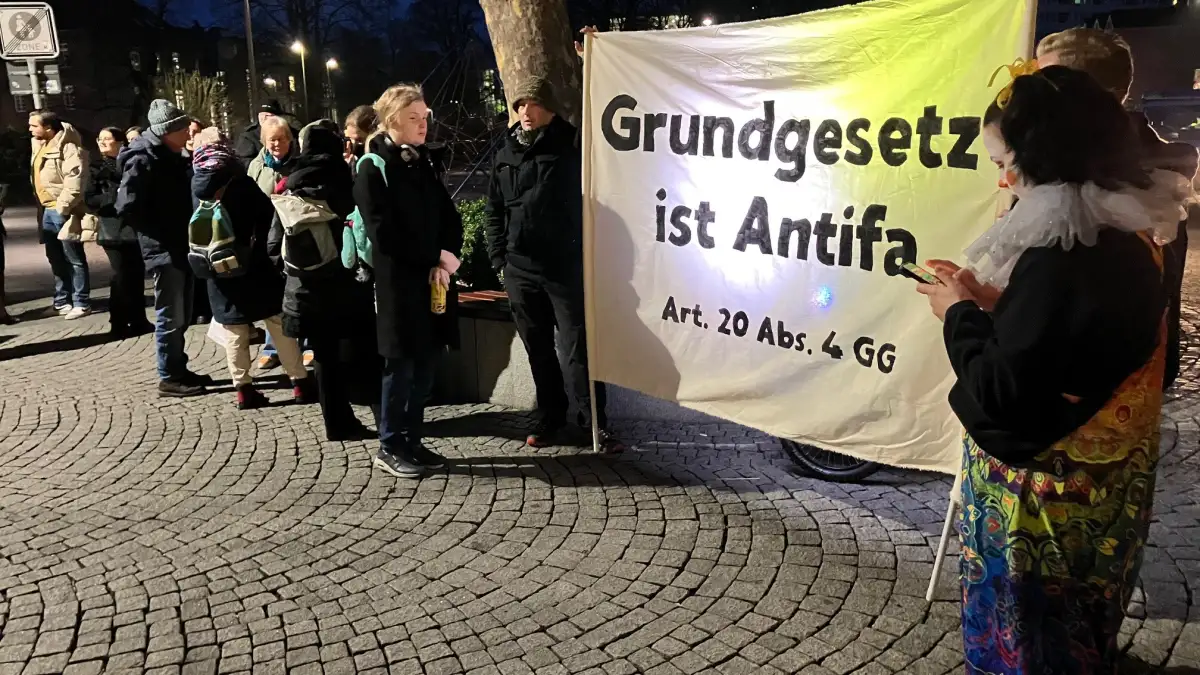 Protest in Delmenhorst AfD lädt zu Bürgerdialog - Bündnis zur Gegendemo