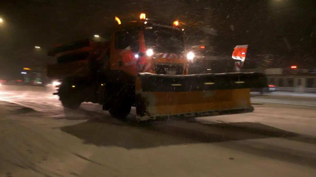 Wintersturmtief-Elli-fegt-ber-Bremen-der-Morgen-im-Video