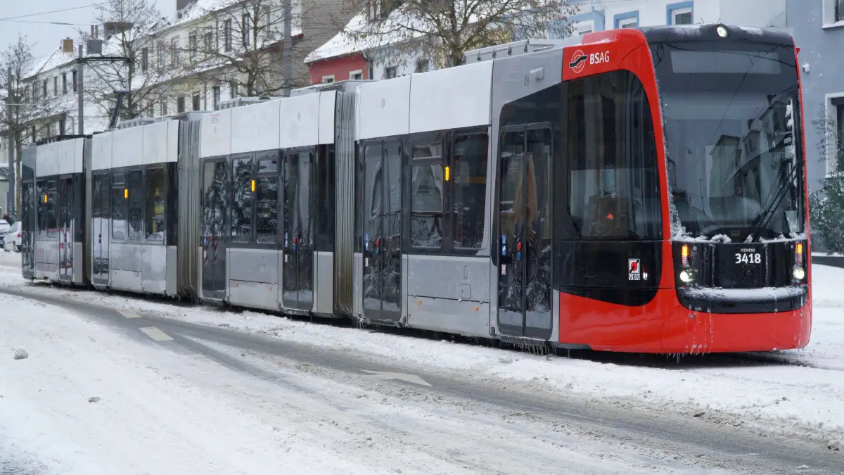 BSAG-Erste-Stra-enbahnen-fahren-wieder-in-Bremen