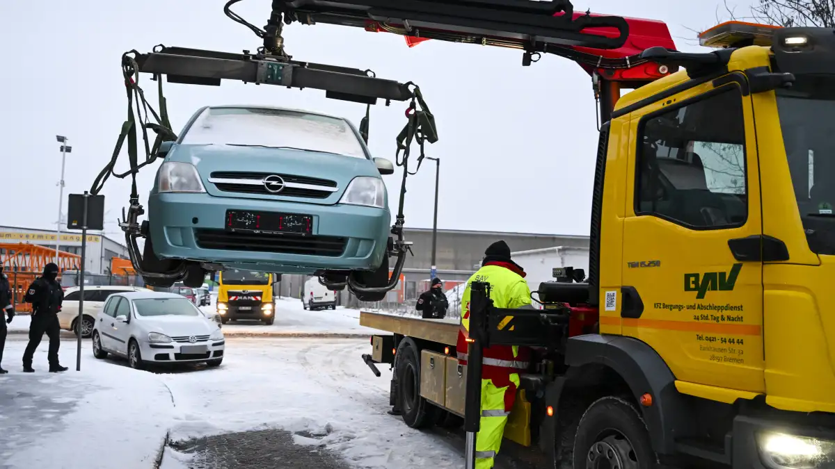 Bremen Public Order Office tows away 22 illegally parked cars