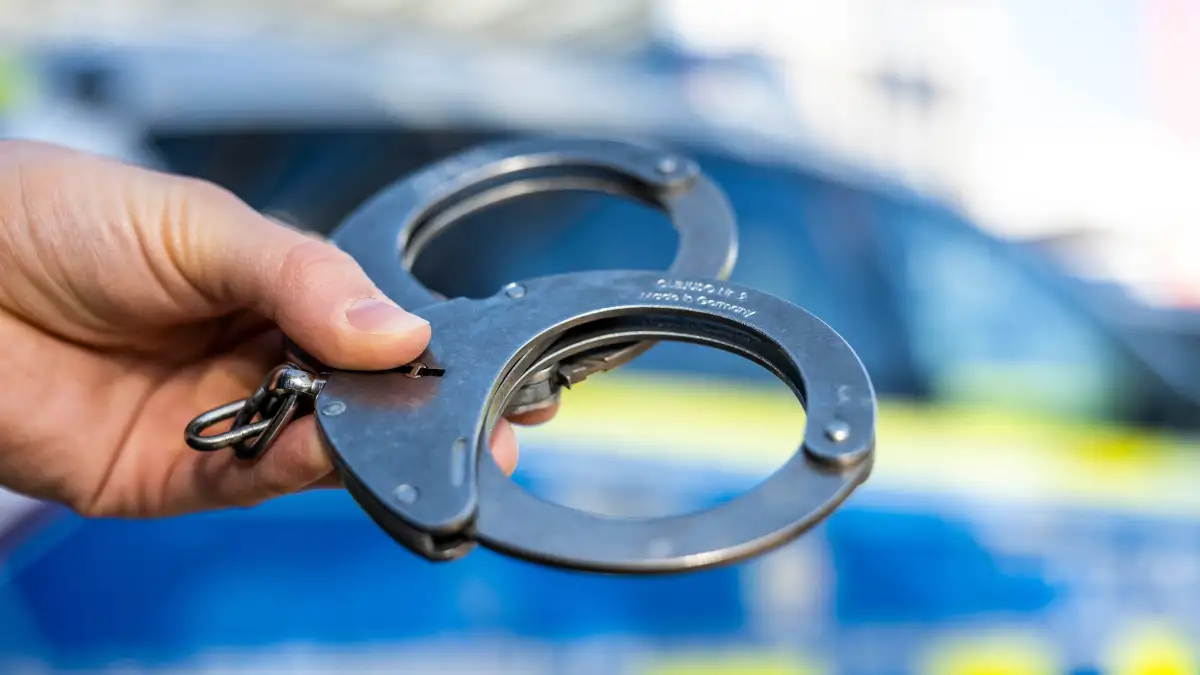 No escapes from handcuffs at the Bremen police station.