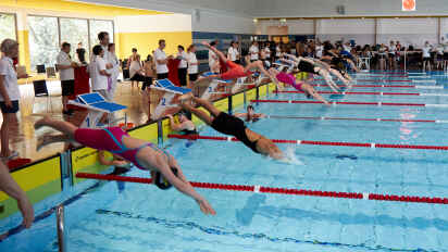 Schwimmwettkämpfe im Horner Bad: Die Sportler bekommen mehr Raum in diesem Hallenbad.