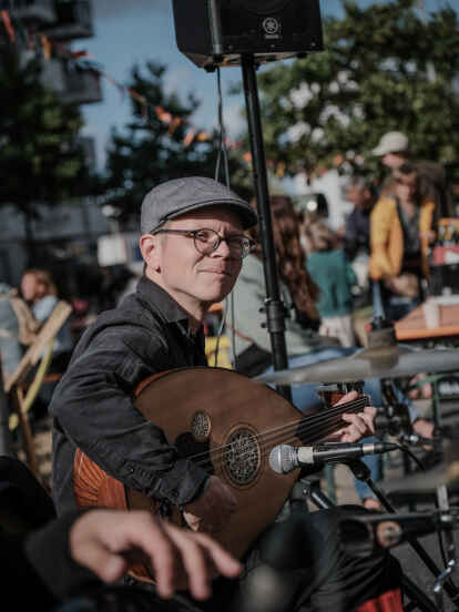 Für gute Unterhaltung wollen auch David Niedermayer (Foto) und Hendrik Jörg als "Oriental Duo" am Samstag beim großen Bremer Picknick-Begegnungsfest am Waller Sand beitragen.