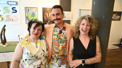 Nadine Schmidtke-Bleckwehl (von links), Joschka Kuty und Pia Sattler leiten die Galerie ”Kukuk”.