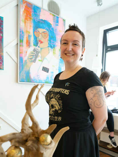 Katrin Mowitz-Schwarzer ist eine von drei Künstlern, die zum Start in der Galerie ausstellen.