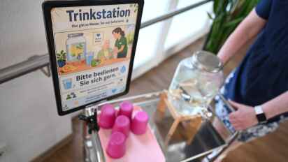 Im ”Invita”-Pflegeheim in Huchting sind solche Trinkstationen Teil des Hitzeschutzplans. Sie können aber nur von mobilen Bewohnern genutzt werden.