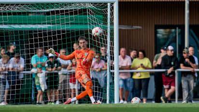 Patzte einmal, war ansonsten aber ein starker Rückhalt: Werder-Keeper Stefan Smarkalev