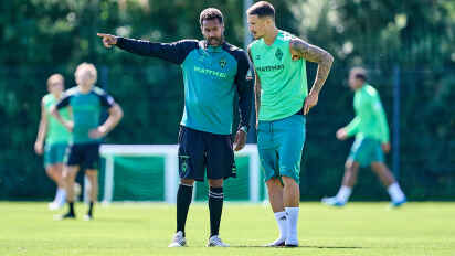 Daniel Thioune und Marco Friedl im Gespräch.