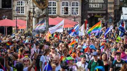 Zum Christopher Street Day (CSD) in Bremen werden Tausende Menschen erwartet. (Archivbild)